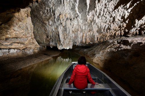 Grotte de Labouiche (Ariège) - Navigation avant d'arriver à la sortie aval de la grotte(SP-23-1657)